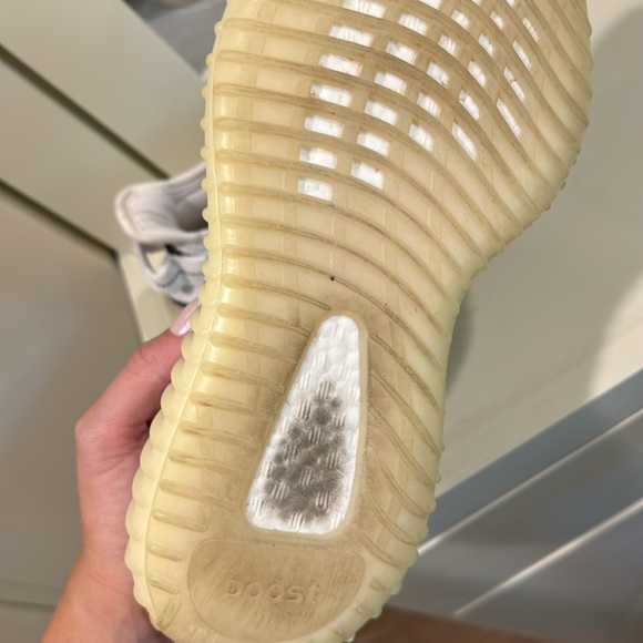 Yeezys “zebra” women’s - Picture 2 of 3